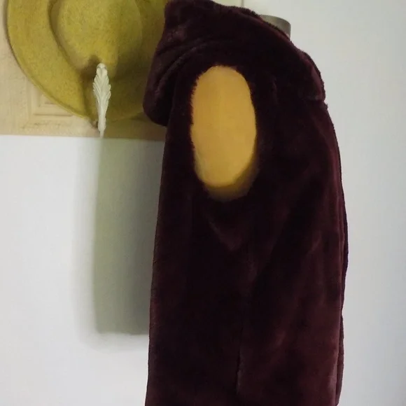 LIKE NEW VEST JACKET - Picture 3 of 8